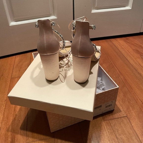 Badgley Mischka blush Block heels size 8.5 - Picture 2 of 7